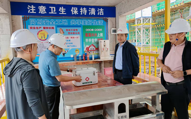 紧绷安全弦，奏响和谐曲——来凤县中医医院开展双节前安全生产检查