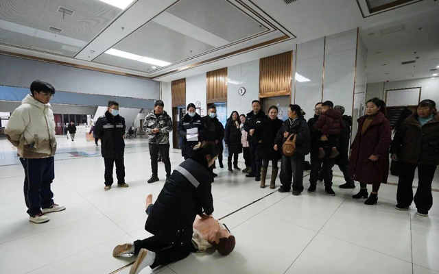 健康中国，急救护航——来凤县中医医院国家急救日宣传活动暖民心